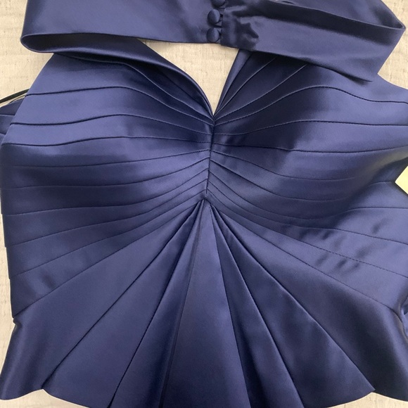 NEW JS Collection Halter Top w/built in molded bra cup, fully lined 100% Acetate - Picture 2 of 11